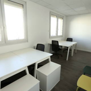 Bureau privé 19 m² 3 postes Location bureau Quai du Docteur Dervaux Asnières-sur-Seine 92600 - photo 1